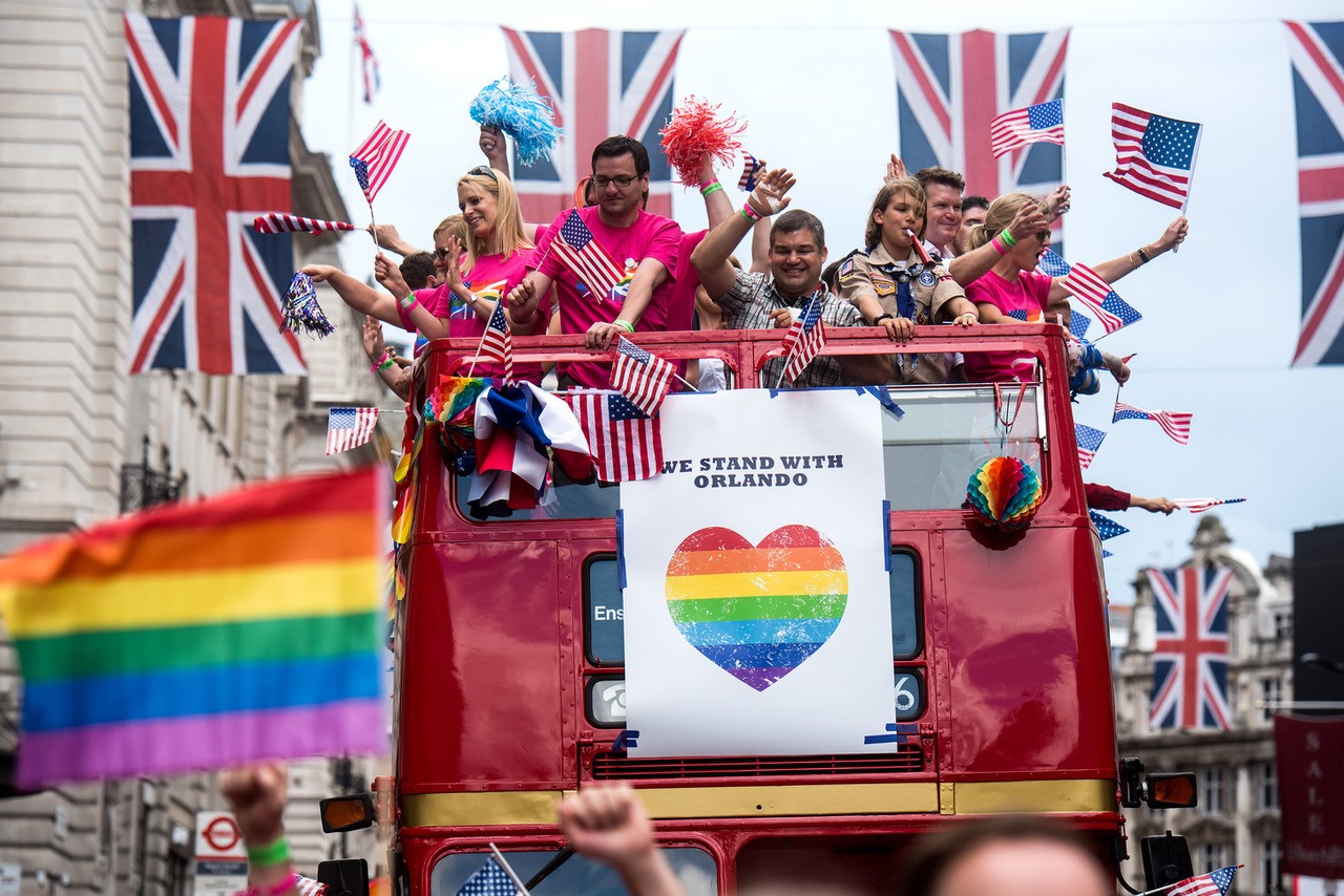 Paradas Do Orgulho Lgbt Ao Redor Do Mundo Ganham Exposição No Museu Da